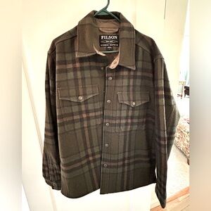 GUC Men’s Filson wool jacket. Light flannel lining. Size Large.